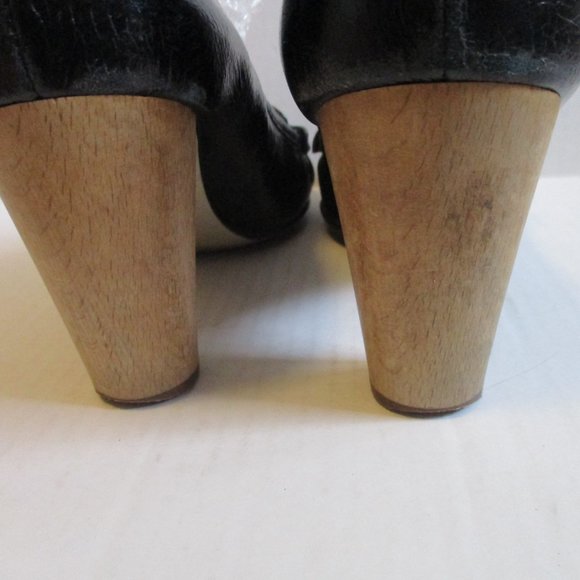 *Enzo Angiolini Black Patent Crinkle 'Probably' Round Toe Pumps - Picture 6 of 9